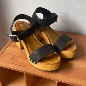 MIA black leather platform sandal